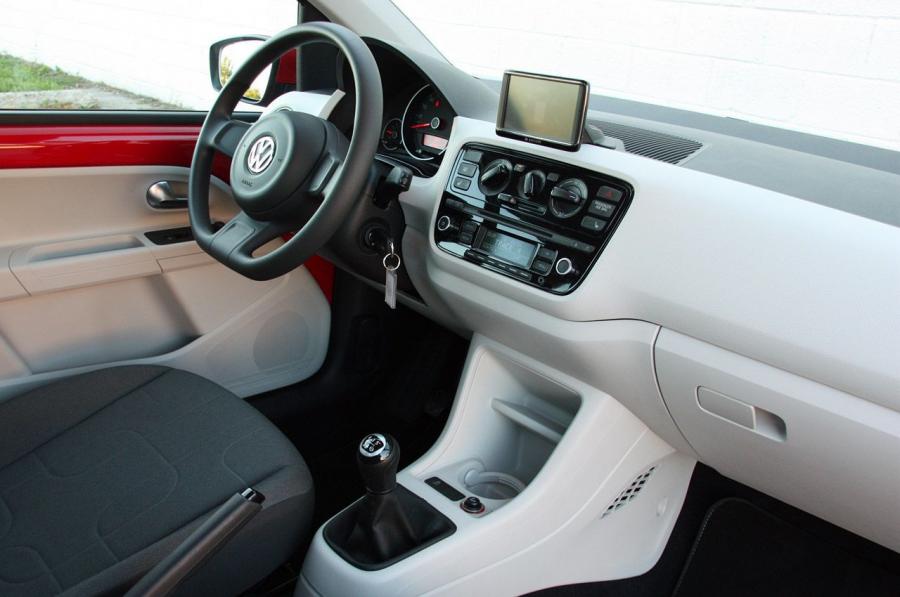  Volkswagen up! 2011 года  (фото 79 из 173)